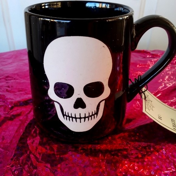 COBWEBS & CAULDRONS NEW 2 SKULL MUGS Christmas gift 🎁 goth coffee tea kitchen - Picture 11 of 15